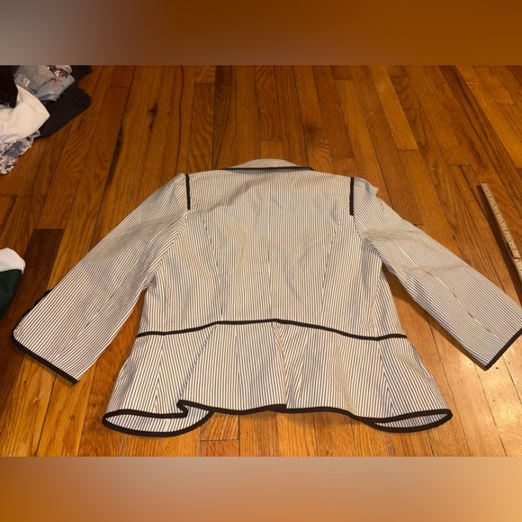 Classiques Entier Blazer | Nordstrom Exclusive | Timeless Elegance - Picture 9 of 9